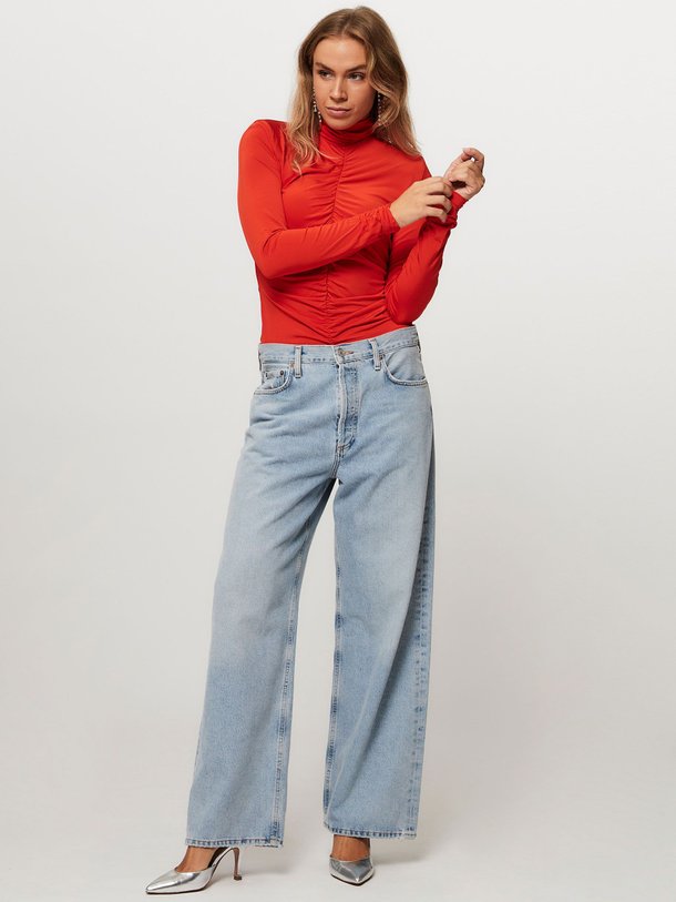 Ontdek de Ly viscosemix top van Gestuz in de kleur rood bij Orangebag. Op werkdagen voor 21:45 besteld, morgen in huis.