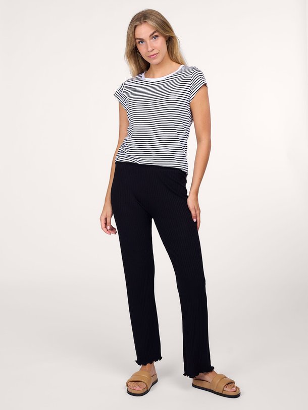 Ontdek de Lonnie ecovero viscosemix broek van Mads Norgaard in de kleur zwart bij Orangebag. Op werkdagen voor 21:45 besteld, morgen in huis.