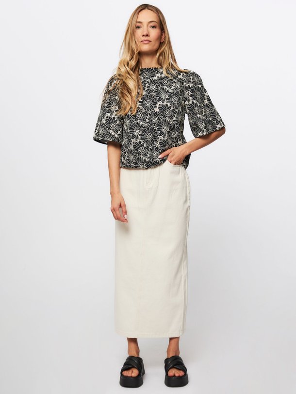 Ontdek de Floyd denim rok van Suncoo in de kleur ecru bij Orangebag. Op werkdagen voor 21:45 besteld, morgen in huis.