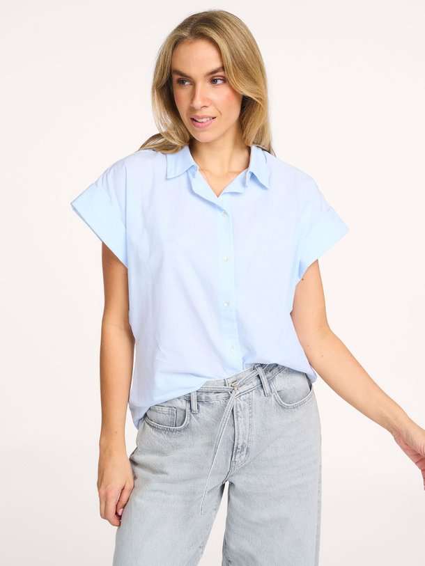 Ontdek de Pixie katoenen blouse van By-Bar in de kleur Lichtblauw bij Orangebag. Op werkdagen voor 21:45 besteld, morgen in huis.