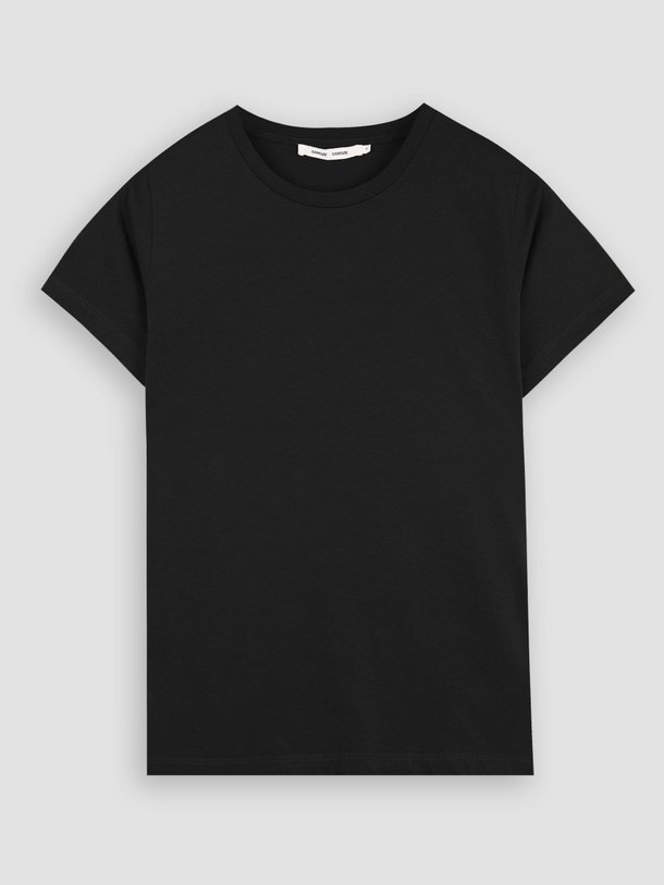 Ontdek de Solly jersey T-shirt van Samsoe Samsoe in de kleur zwart bij Orangebag. Op werkdagen voor 21:45 besteld, morgen in huis.