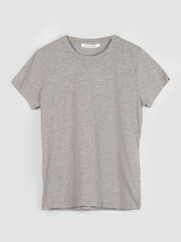 Ontdek de Solly jersey T-shirt van Samsoe Samsoe in de kleur grijs bij Orangebag. Op werkdagen voor 21:45 besteld, morgen in huis.