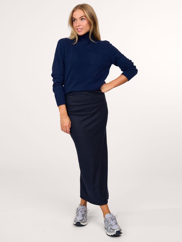 Ontdek de Teresa wolmix rok met dessin van Graumann in de kleur donkerblauw bij Orangebag. Op werkdagen voor 21:45 besteld, morgen in huis.