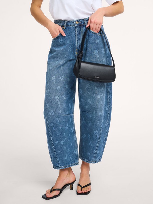 Ontdek de Lederen schoudertas van Rotate Birger Christensen in de kleur Zwart bij Orangebag. Op werkdagen voor 21:45 besteld, morgen in huis.