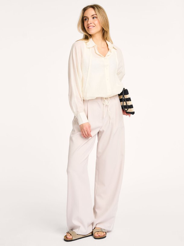 Ontdek de Katoenen blouse van Yaya in de kleur off-white bij Orangebag. Op werkdagen voor 21:45 besteld, morgen in huis.