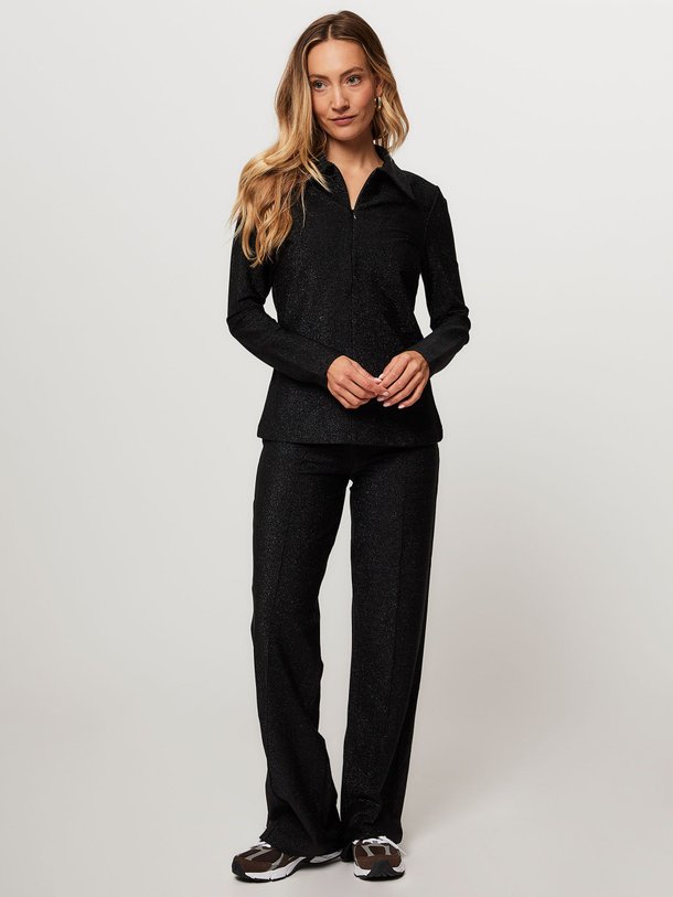 Ontdek de Pirla viscosemix wide leg broek met lurex van Mads Norgaard in de kleur zwart bij Orangebag. Op werkdagen voor 21:45 besteld, morgen in huis.