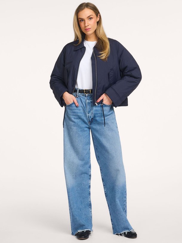 Ontdek de Geweven jack van Closed in de kleur Donkerblauw bij Orangebag. Op werkdagen voor 21:45 besteld, morgen in huis.