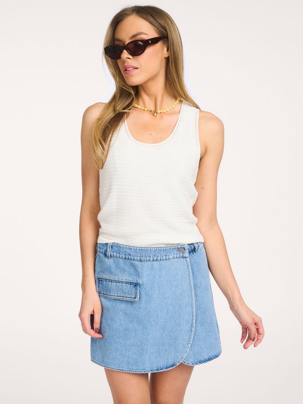 Ontdek de Asja denim skort van Co'Couture in de kleur Blauw bij Orangebag. Op werkdagen voor 21:45 besteld, morgen in huis.