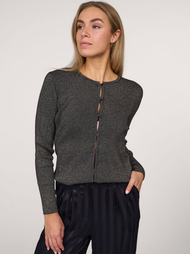 Ontdek de Leelou mohairmix vest met lurex van Frnch in de kleur zwart bij Orangebag. Op werkdagen voor 21:45 besteld, morgen in huis.