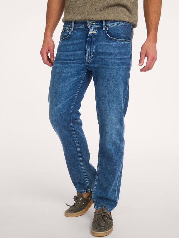 Ontdek de Cooper True regular waist straight fit jeans van Closed in de kleur Blauw bij Orangebag. Op werkdagen voor 21:45 besteld, morgen in huis.