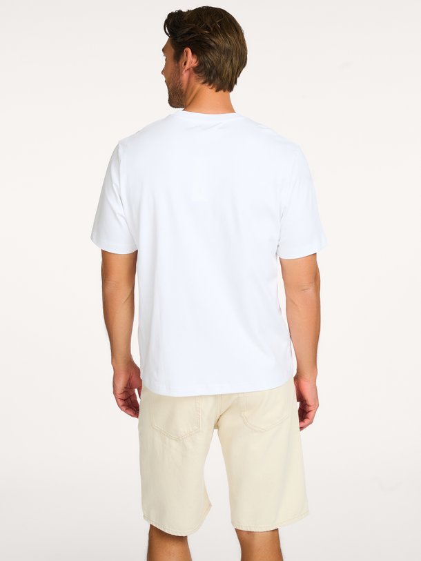 Ontdek de SAJESPER T-SHIRT 15318 van Samsoe Samsoe bij Orangebag. Op werkdagen voor 21:45 besteld, morgen in huis.