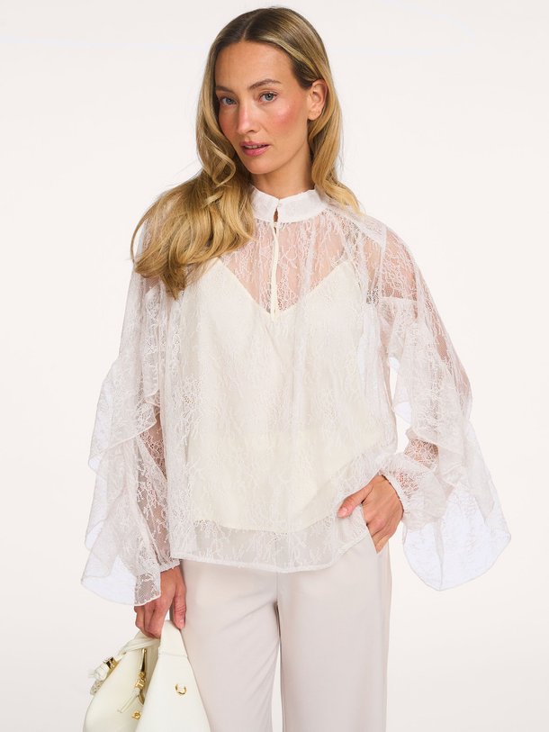 Ontdek de Sybell geweven kanten top van Second Female in de kleur Crème bij Orangebag. Op werkdagen voor 21:45 besteld, morgen in huis.