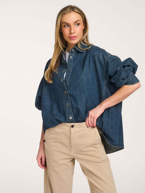 Ontdek de Cape denim oversized blouse van Closed in de kleur Donkerblauw bij Orangebag. Op werkdagen voor 21:45 besteld, morgen in huis.