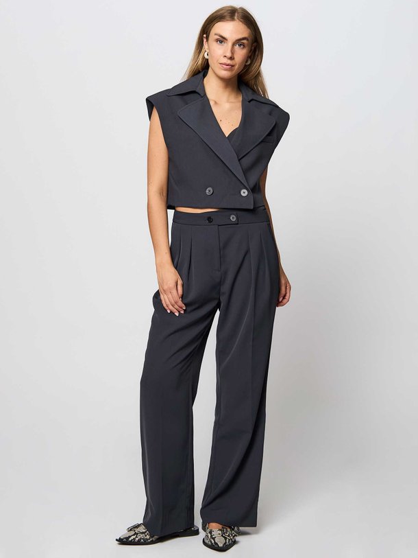 Ontdek de Cadeau geweven broek van Co'Couture in de kleur antraciet bij Orangebag. Op werkdagen voor 21:45 besteld, morgen in huis.