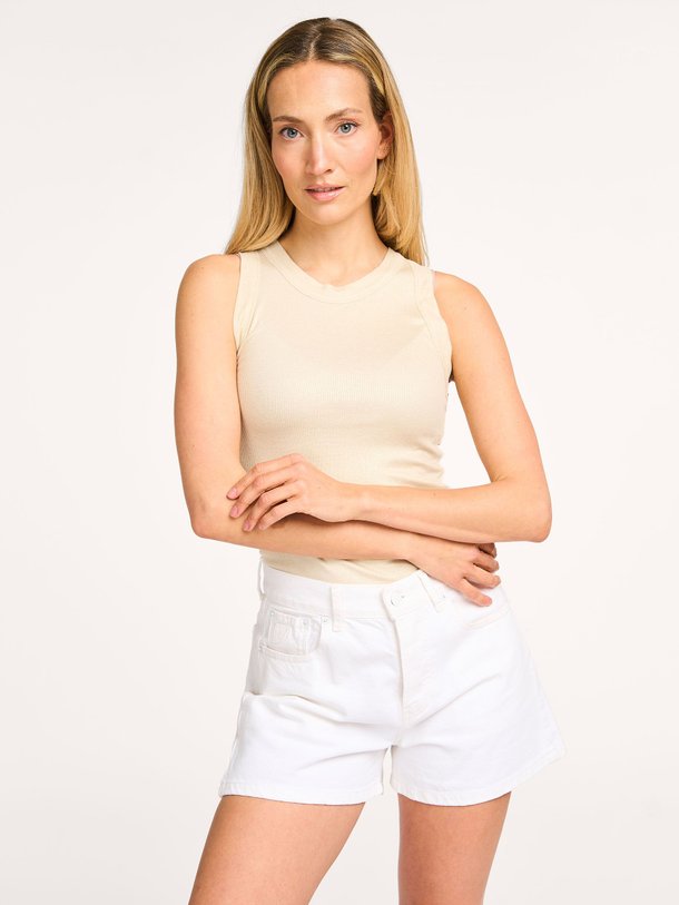 Ontdek de M014 Viscosemix lurex rib tanktop van Majestic Filatures in de kleur goudkleur bij Orangebag. Op werkdagen voor 21:45 besteld, morgen in huis.