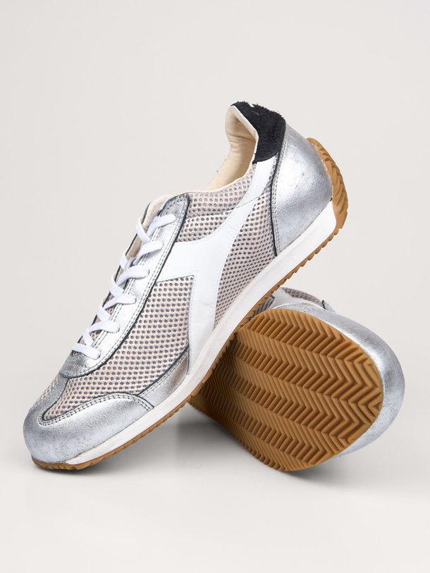 Ontdek de Equipe Stellar lederen metallic sneakers van Diadora in de kleur zilverkleur bij Orangebag. Op werkdagen voor 21:45 besteld, morgen in huis.