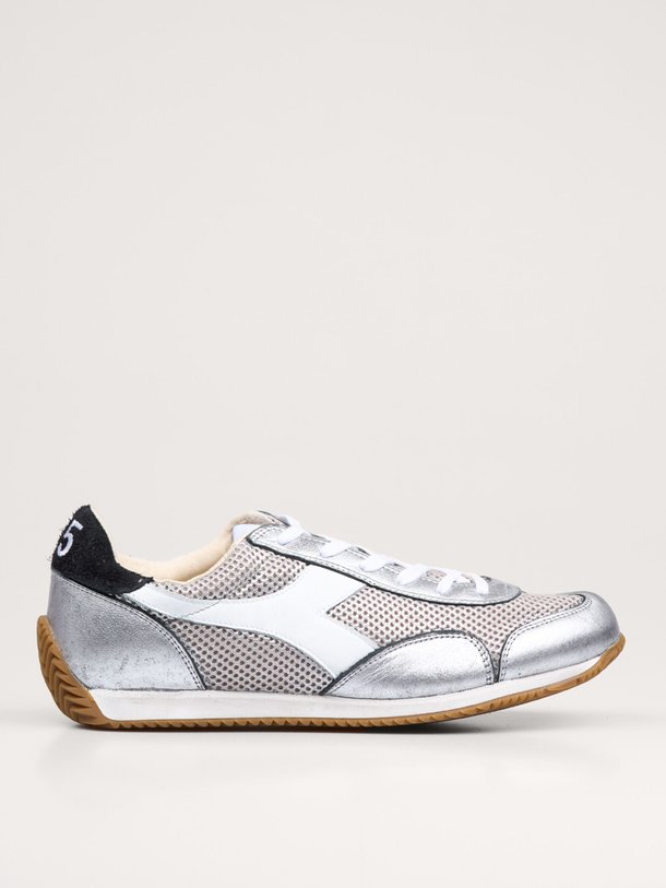 Ontdek de Equipe Stellar lederen metallic sneakers van Diadora in de kleur zilverkleur bij Orangebag. Op werkdagen voor 21:45 besteld, morgen in huis.