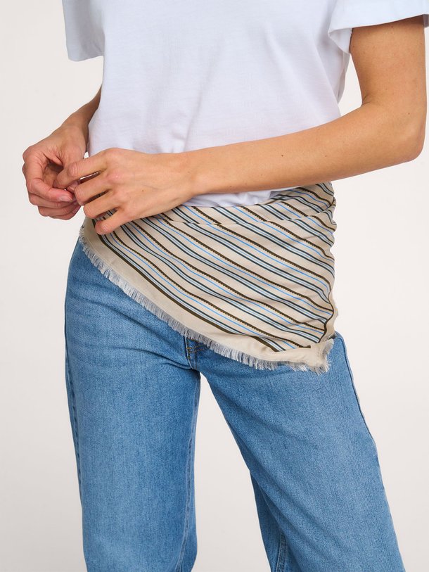 Ontdek de Sia zijden sjaal van Becksondergaard in de kleur Crème bij Orangebag. Op werkdagen voor 21:45 besteld, morgen in huis.