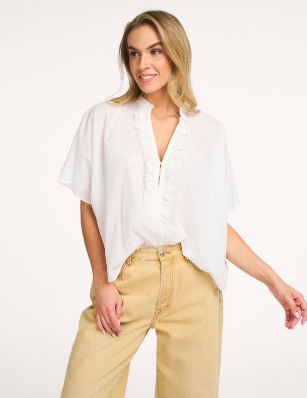 Ontdek de Dahlia katoenen top van Bellerose in de kleur Wit bij Orangebag. Op werkdagen voor 21:45 besteld, morgen in huis.