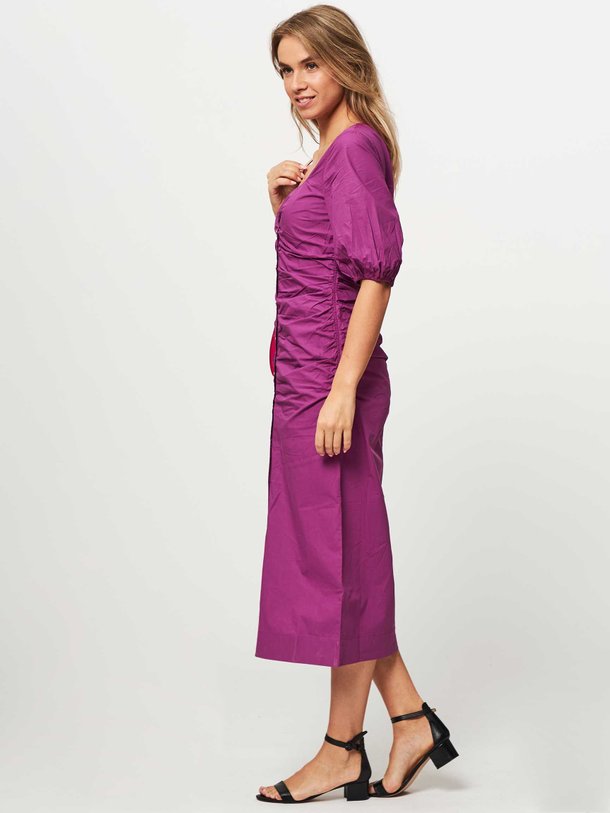Ontdek de Organic cotton doorknoopjurk van Ganni in de kleur paars bij Orangebag. Op werkdagen voor 21:45 besteld, morgen in huis.