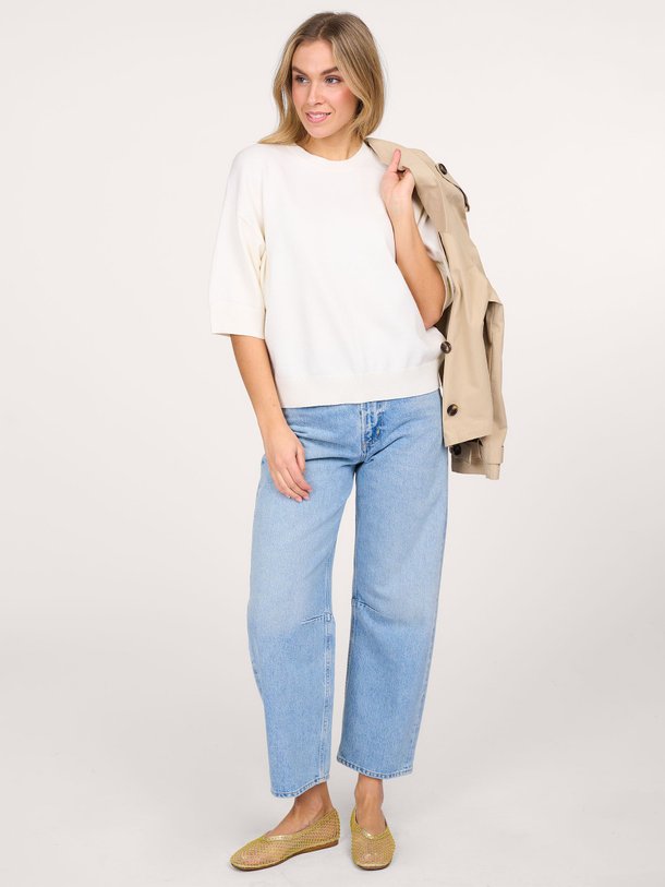 Ontdek de Isidre viscosemix trui van Studio AR in de kleur off-white bij Orangebag. Op werkdagen voor 21:45 besteld, morgen in huis.