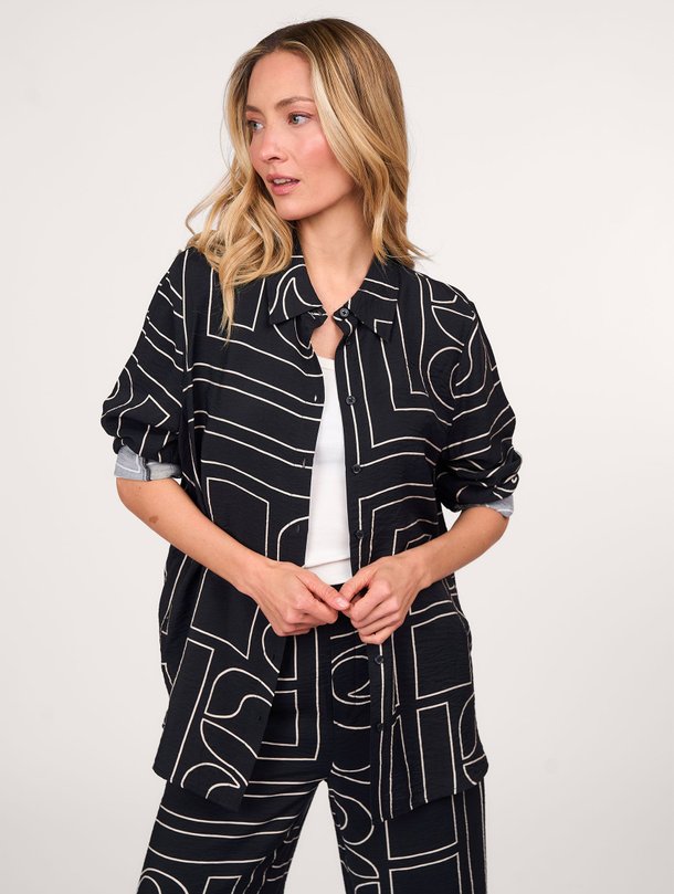Ontdek de Kelly viscosemix blouse met print van My Essential Wardrobe in de kleur zwart bij Orangebag. Op werkdagen voor 21:45 besteld, morgen in huis.