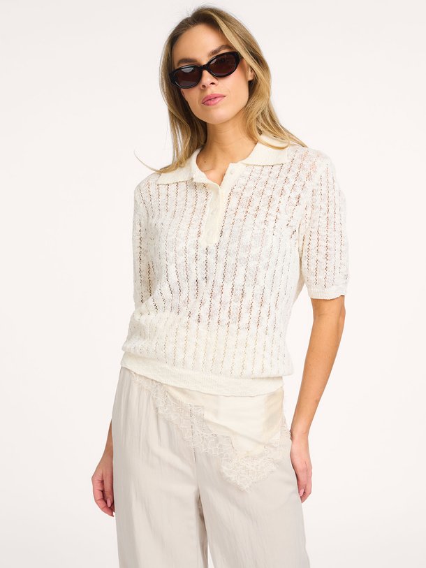 Ontdek de Agnes katoenmix polo top van Modstrom in de kleur Crème bij Orangebag. Op werkdagen voor 21:45 besteld, morgen in huis.
