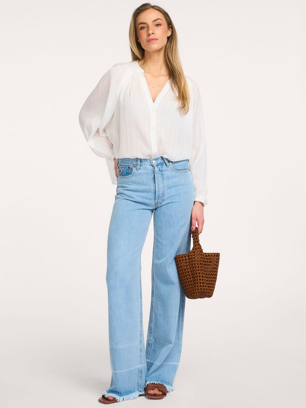 Ontdek de Edme viscose/katoenenmix blouse van Vanessa Bruno in de kleur Wit bij Orangebag. Op werkdagen voor 21:45 besteld, morgen in huis.