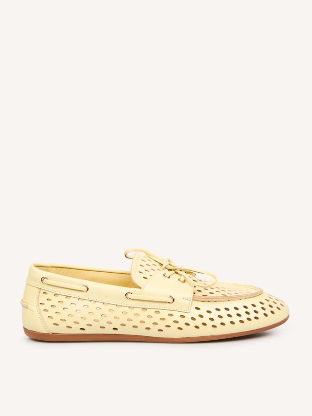 Ontdek de Karmel lederen loafers van Toral in de kleur Geel bij Orangebag. Op werkdagen voor 21:45 besteld, morgen in huis.