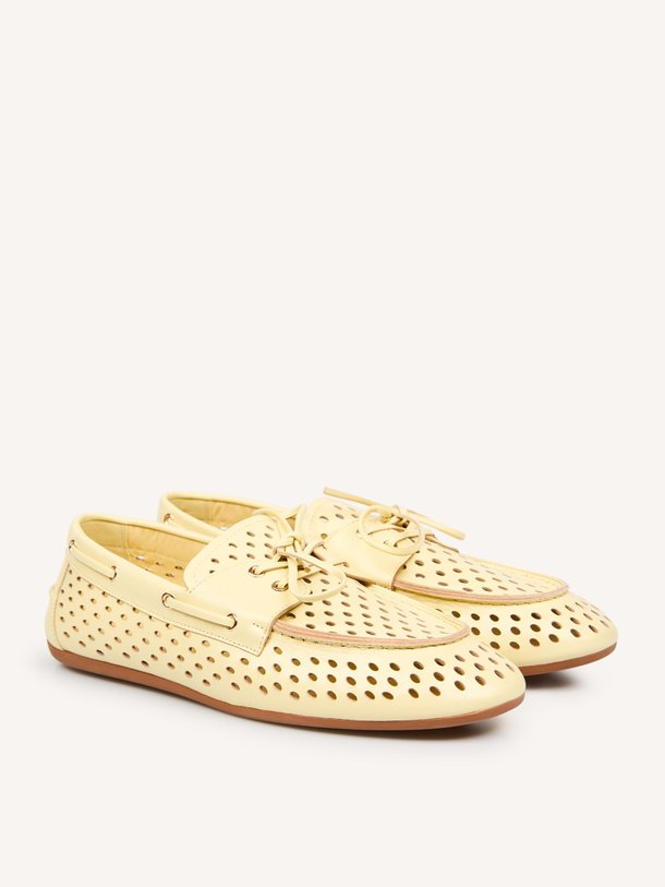 Ontdek de Karmel lederen loafers van Toral in de kleur Geel bij Orangebag. Op werkdagen voor 21:45 besteld, morgen in huis.