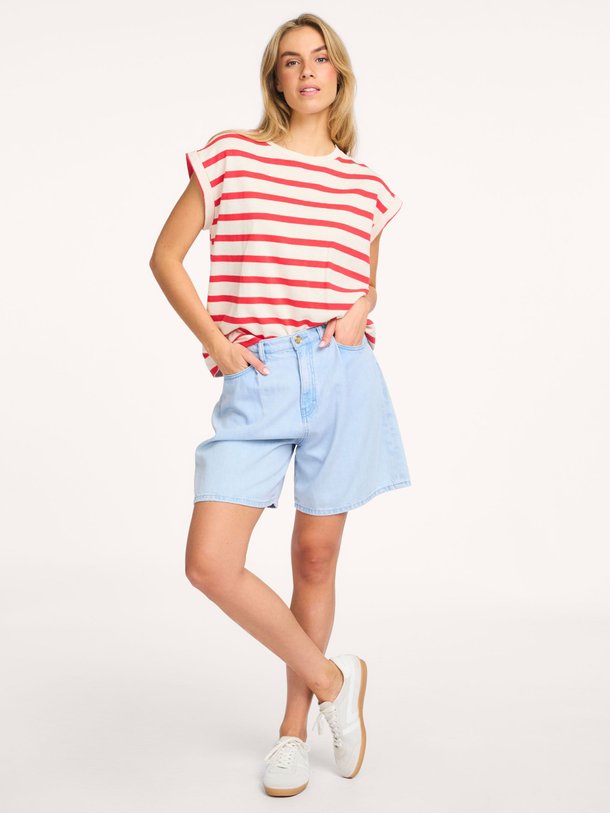 Ontdek de Elisa denim short van By-Bar in de kleur Lichtblauw bij Orangebag. Op werkdagen voor 21:45 besteld, morgen in huis.