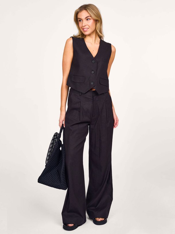 Ontdek de Elarah linnenmix wide leg pantalon van Gestuz in de kleur zwart bij Orangebag. Op werkdagen voor 21:45 besteld, morgen in huis.