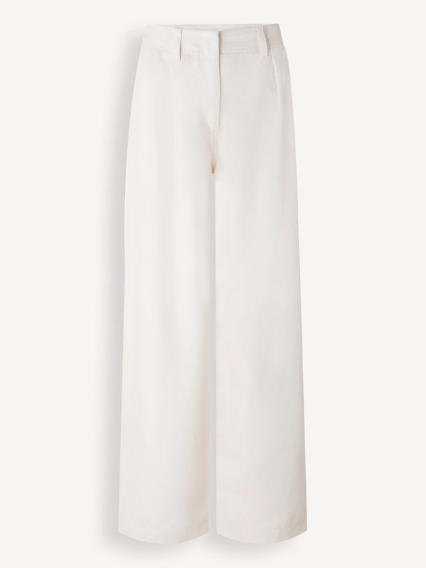 Ontdek de Bodaman lyocell pantalon van Sessun in de kleur crème bij Orangebag. Op werkdagen voor 21:45 besteld, morgen in huis.