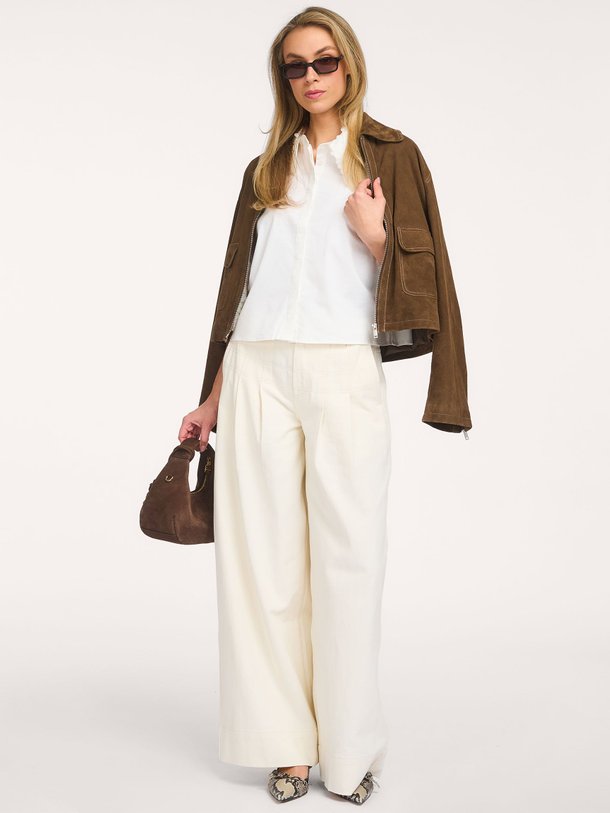 Ontdek de Eleanor high waist loose fit non-stretch jeans van Karen By Simonsen in de kleur Off-white bij Orangebag. Op werkdagen voor 21:45 besteld, morgen in huis.