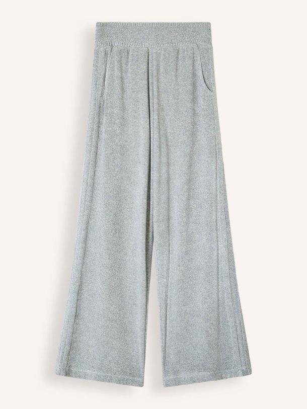 Ontdek de Jolie katoenmix badstof broek van Sea Me Happy in de kleur Grijs bij Orangebag. Op werkdagen voor 21:45 besteld, morgen in huis.