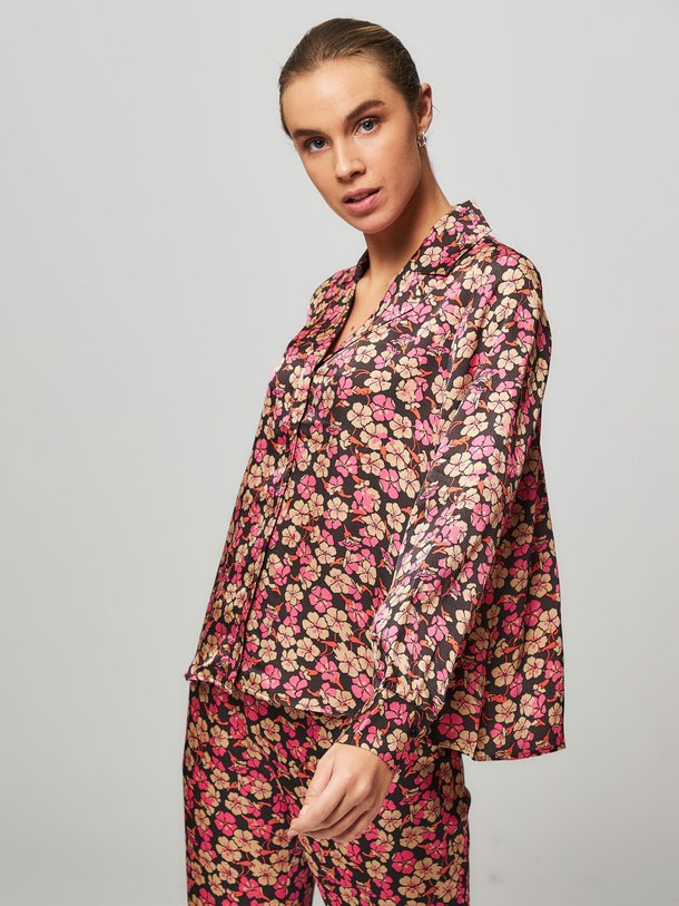 Ontdek de Victory viscose blouse met print van Second Female in de kleur roze bij Orangebag. Op werkdagen voor 21:45 besteld, morgen in huis.