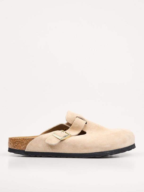 Ontdek de Boston suède instappers van Birkenstock in de kleur Zand bij Orangebag. Op werkdagen voor 21:45 besteld, morgen in huis.