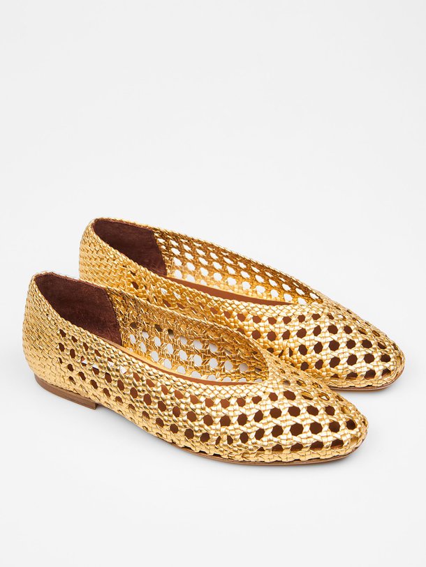 Ontdek de Sessi lederen metallic ballerina's van Anonymous Copenhagen in de kleur goudkleur bij Orangebag. Op werkdagen voor 21:45 besteld, morgen in huis.