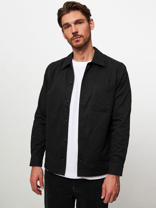 Ontdek de Sataka lyocell/katoenmix overshirt van Samsoe Samsoe in de kleur zwart bij Orangebag. Op werkdagen voor 21:45 besteld, morgen in huis.