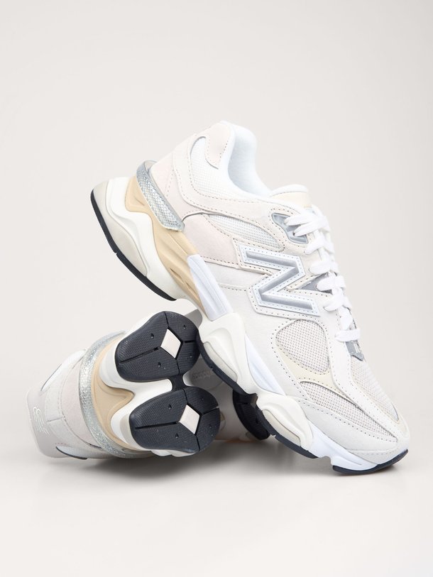 Ontdek de U9060, suède sneakers van New Balance bij Orangebag. Op werkdagen voor 21:45 besteld, morgen in huis.