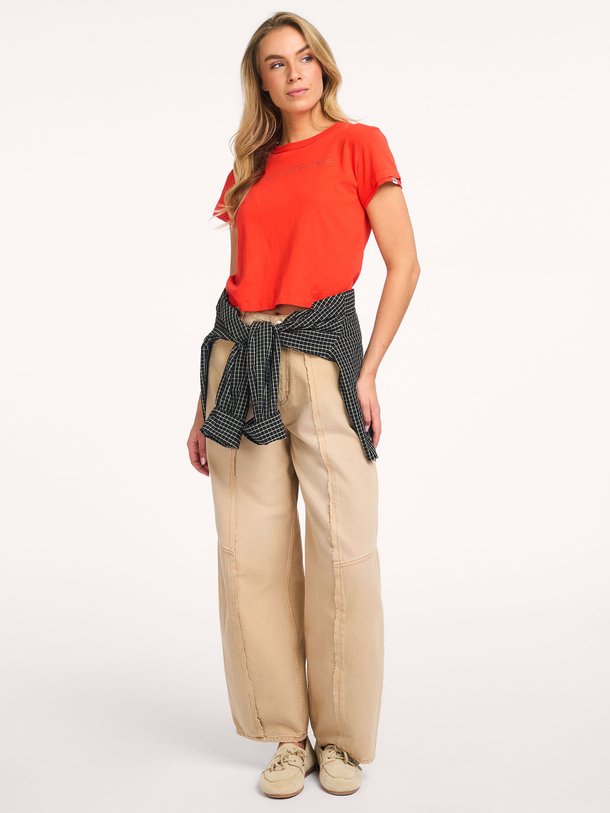 Ontdek de Cesar katoenen T-shirt van Bellerose in de kleur Rood bij Orangebag. Op werkdagen voor 21:45 besteld, morgen in huis.