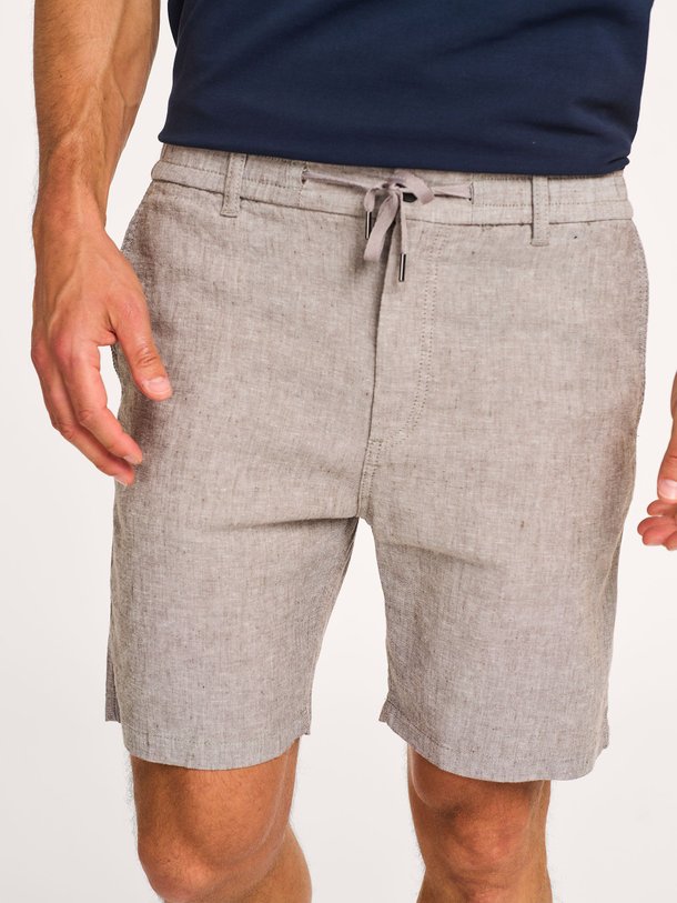 Ontdek de Linnenmix short van Boss in de kleur bruingrijs bij Orangebag. Op werkdagen voor 21:45 besteld, morgen in huis.