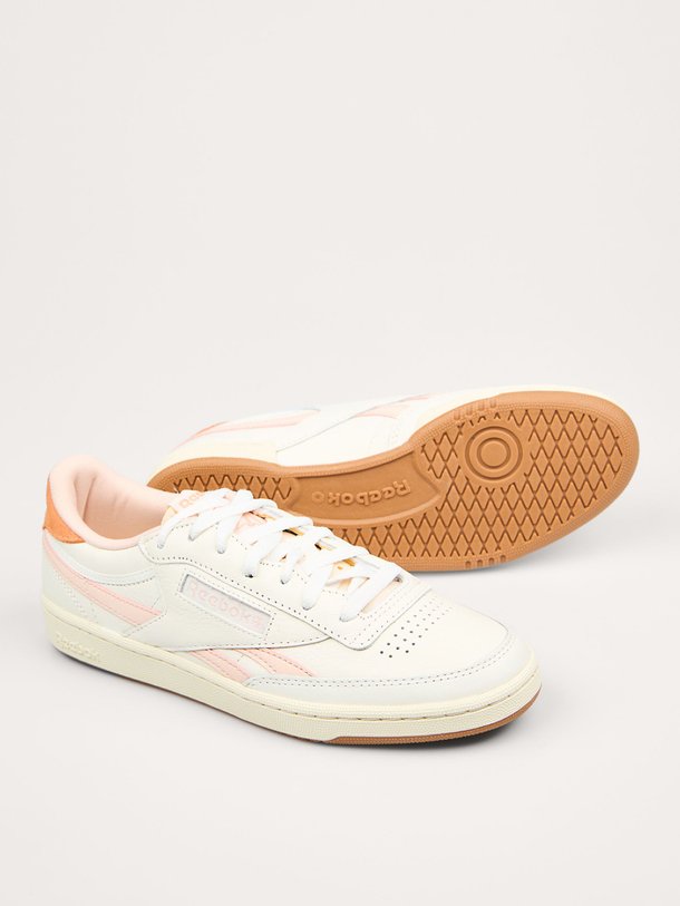 Ontdek de Lederen sneakers van Reebok in de kleur poeder bij Orangebag. Op werkdagen voor 21:45 besteld, morgen in huis.