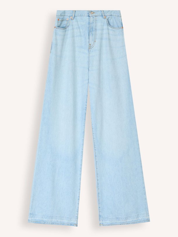 Ontdek de Parthe mid waist loose fit jeans van Bellerose in de kleur lichtblauw bij Orangebag. Op werkdagen voor 21:45 besteld, morgen in huis.