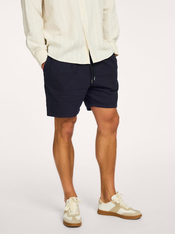 Profuomo Short Sprtcrd Navy Ontdek de SHORT SPRTCRD NAVY van Profuomo bij Orangebag. Op werkdagen voor 21:45 besteld, morgen in huis.