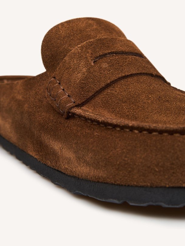 Ontdek de Naples suède instappers van Birkenstock in de kleur Donkerbruin bij Orangebag. Op werkdagen voor 21:45 besteld, morgen in huis.
