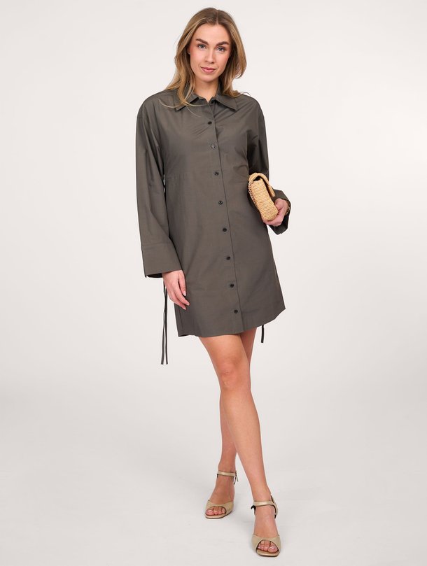 Ontdek de Sacata lyocell/katoenmix jurk van Samsoe Samsoe in de kleur donkergroen bij Orangebag. Op werkdagen voor 21:45 besteld, morgen in huis.