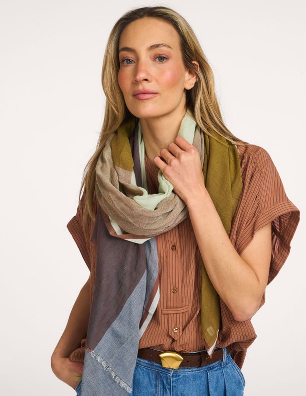 Ontdek de Kikko Cowea katoenen sjaal van Becksondergaard in de kleur Groen bij Orangebag. Op werkdagen voor 21:45 besteld, morgen in huis.