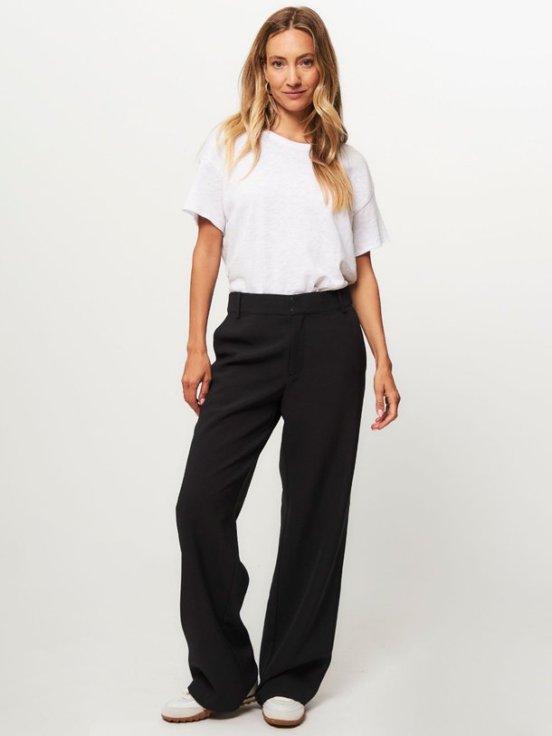 Ontdek de Geweven pantalon van My Essential Wardrobe in de kleur zwart bij Orangebag. Op werkdagen voor 21:45 besteld, morgen in huis.