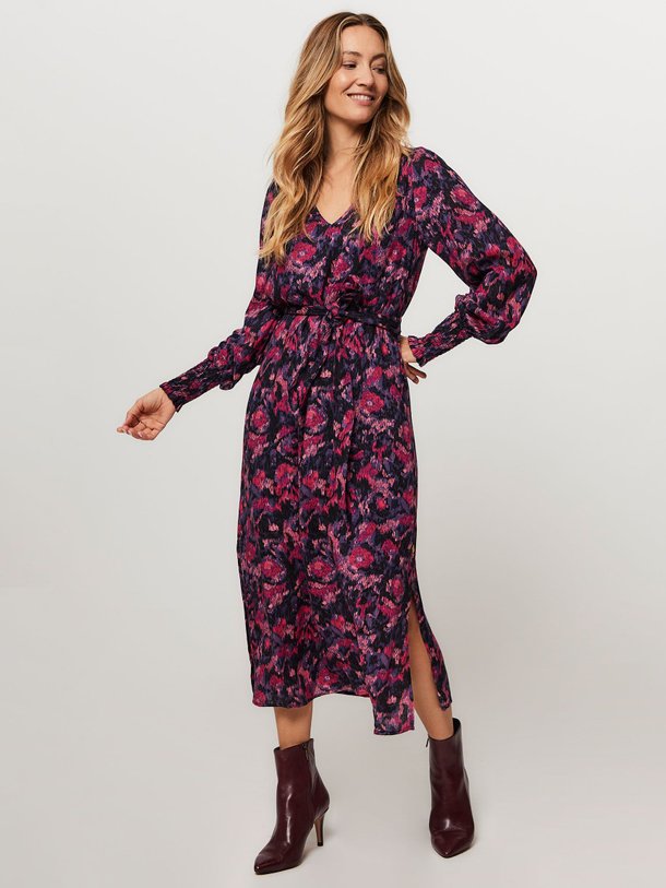 Ontdek de Bree rayon/wolmix jurk met dessin van Fabienne Chapot in de kleur roze bij Orangebag. Op werkdagen voor 21:45 besteld, morgen in huis.